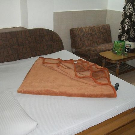Hotel Milan Continental Delhi  Ngoại thất bức ảnh