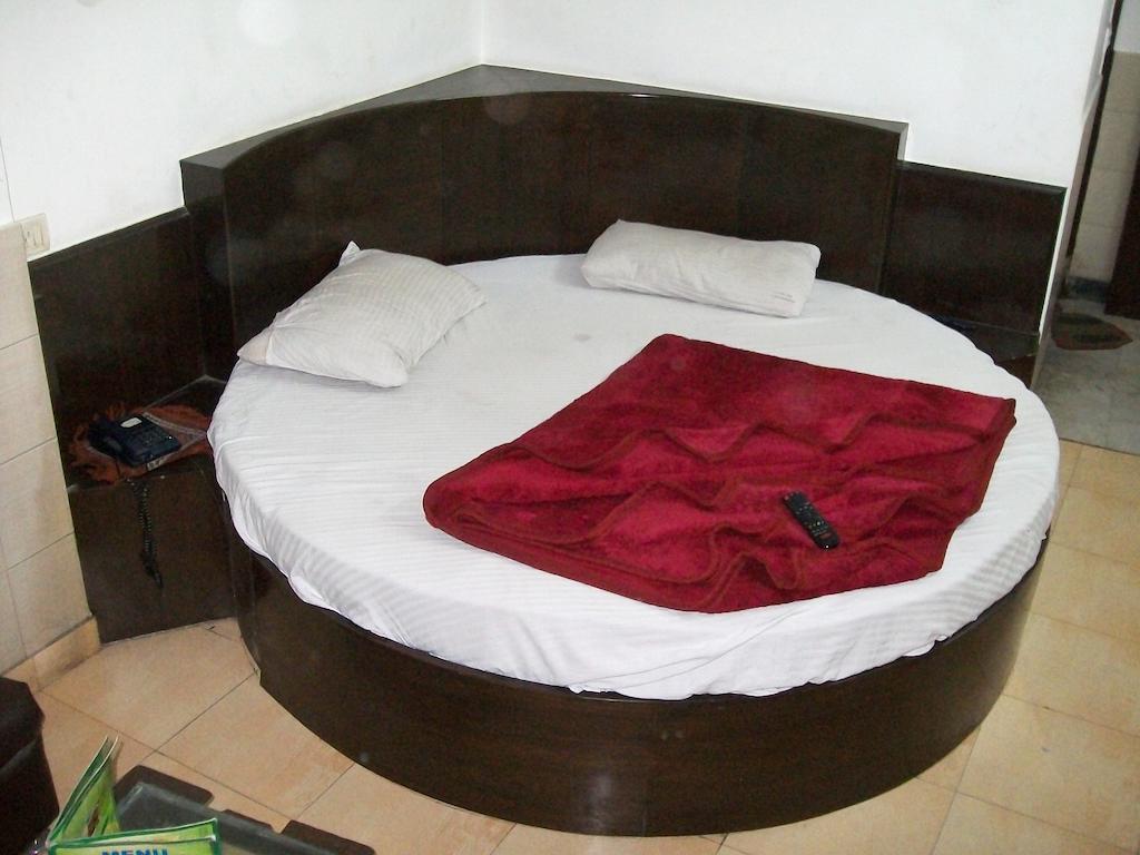 Hotel Milan Continental Delhi  Ngoại thất bức ảnh